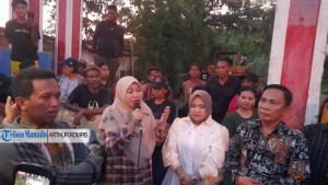 Tiga-anggota-DPRD-Manado-dari-fraksi-Keadilan-Demokrasi-sambangi-demonstran.jpg