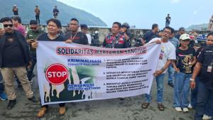 UNJUK-RASA-Solidaritas-Wartawan-Sangihe-menggelar-aksi-unjuk-rasa-di-depan.jpg