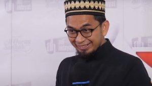 Ustadz-Adi-Hidayat-Penjelasan-tentang-perbedaan-iman-kuat-dan-standar.jpg