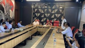 Wakil-Bupati-Minut-Kevin-Lotulung-Anggota-DPD-RI-Adriana-Dondokambey-sdgh.jpg