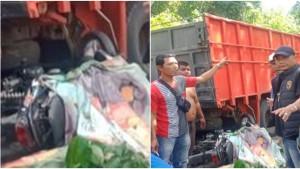 Warga-mengerumuni-korban-tewas-kecelakaan-lalu-lintas-di-Desa-Tebedak-1.jpg