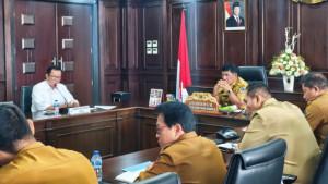 Yulius-Selvanus-Komaling-YSK-menghadiri-Rapat-Umum-Pemegang-Saham-RUPS.jpg