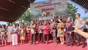 a-tradisional-mewarnai-perayaan-H.jpg