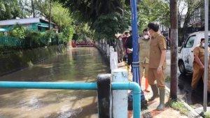 andrei-angouw-terjun-langsung-ke-lokasi-banjir-di-tikala-kumaraka.jpg