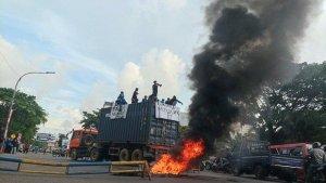 demo-mahasiswa-unismu-makassar-tolak-jokowi-tiga-periode.jpg