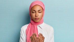 ilustrasi-berdoa-freepikwayhomestudio.jpg