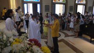 komuni-pertama-di-gereja-katolik-st-ignatius-manado-sulawesi-utara-fgdfgdfg.jpg