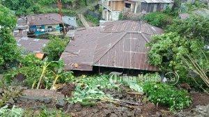 longsor-di-teling-pada-jumat-1512019.jpg