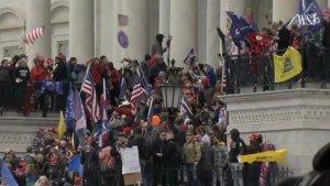 massa-trump-serbu-kongres-untuk-batalkan-kemenangan-biden.jpg