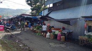 para-pedagang-di-pasar-airmadidi-kabupaten-minahasa-utara-minut90.jpg