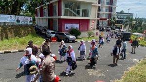 pelepasan-jamaah-haji-sulawesi-utara-musim-haji-tahun-1444h-2023m-rhendi-umar.jpg
