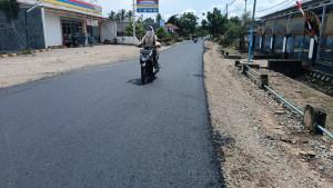penampakan-ruas-jalan-di-desa-KonaHJGHJGHJ.jpg
