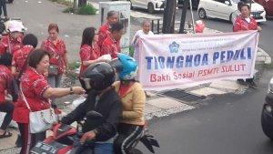 psmti-sulawesi-utara-bagi-bagi-takjil-gratis-di-kawasan-pasar-45-manado90.jpg