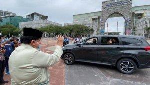 tengku-mansor-pengantin-di-malaysia-menggelar-pernikahan-drive-thru-345345.jpg