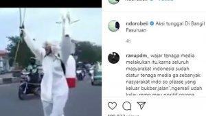 viral-di-media-sosial-video-seorang-pria-mengenakan-pakaian-hamzat-berteriak-teriak-di-jalan.jpg
