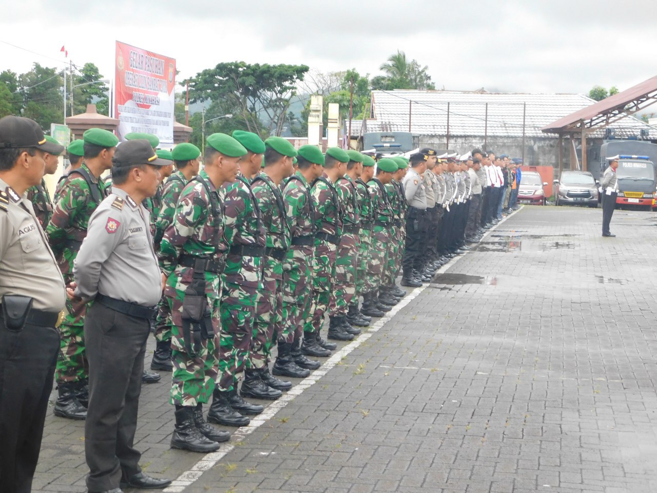 1-ssk-pasukan-kodim-minahasa-ikut-operasi-lilin-samrat-2018.jpg