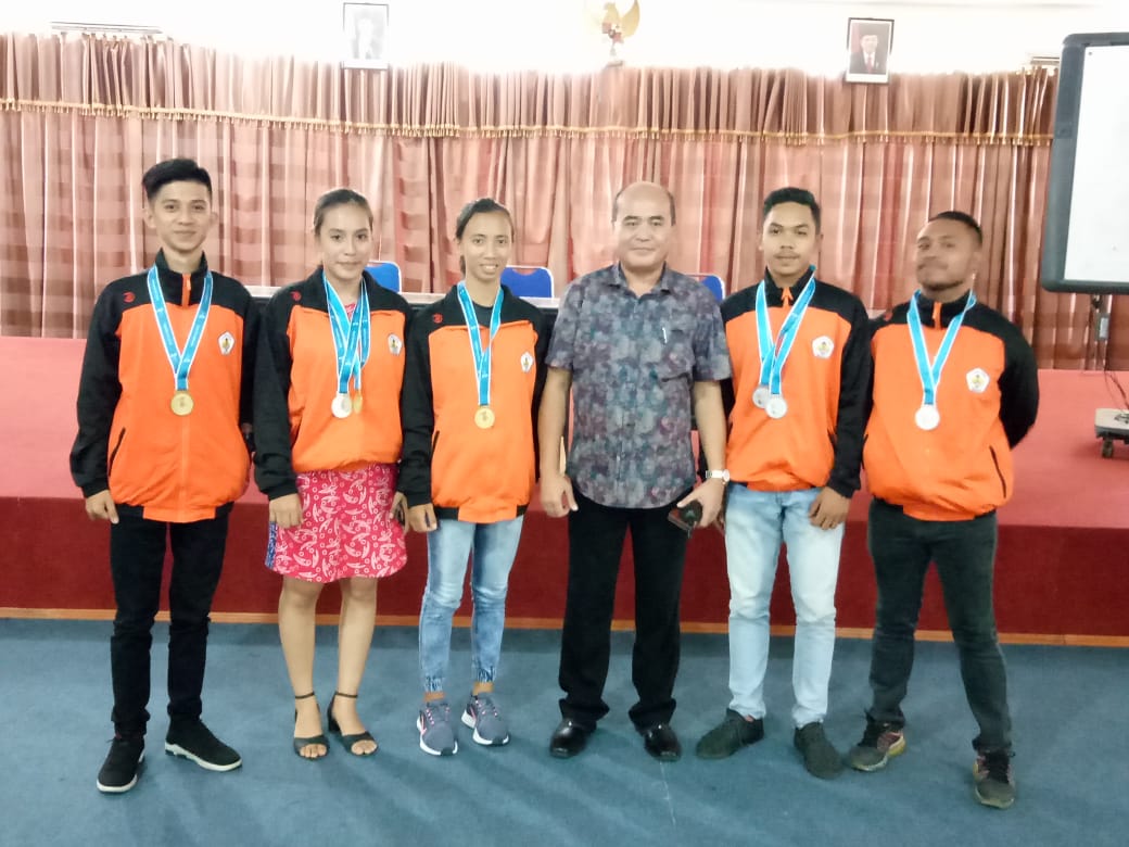 10-atlet-politeknik-manado-terima-beasiswa_20180912_193253.jpg