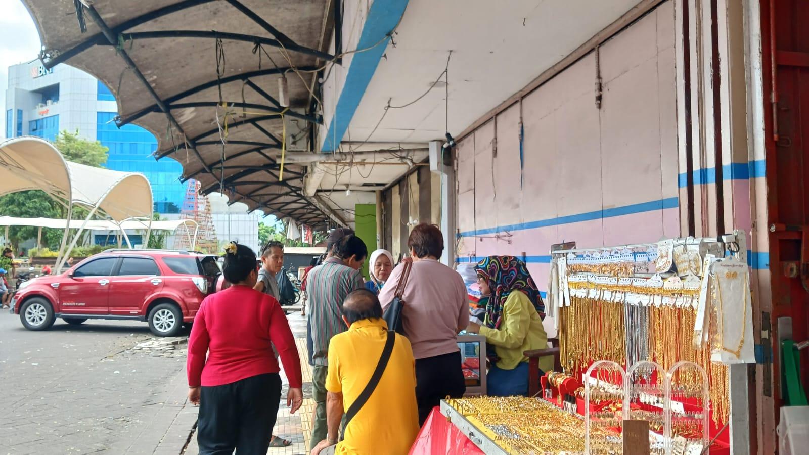 Aktivitas Jual Beli Emas di Pasar 45 Manado Cenderung Landai Meski Harga Terus Naik