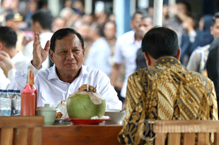 Survei Pilpres 2024: Approval Rating Jokowi 80 Persen, Keterpilihan Prabowo-Gibran 52 Persen