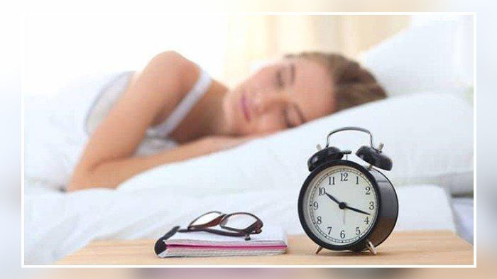 Cara Sederhana Membantu Bangun Pagi, Perhatikan Makan Malam Anda, Nonaktifkan Ponsel, Minum Air