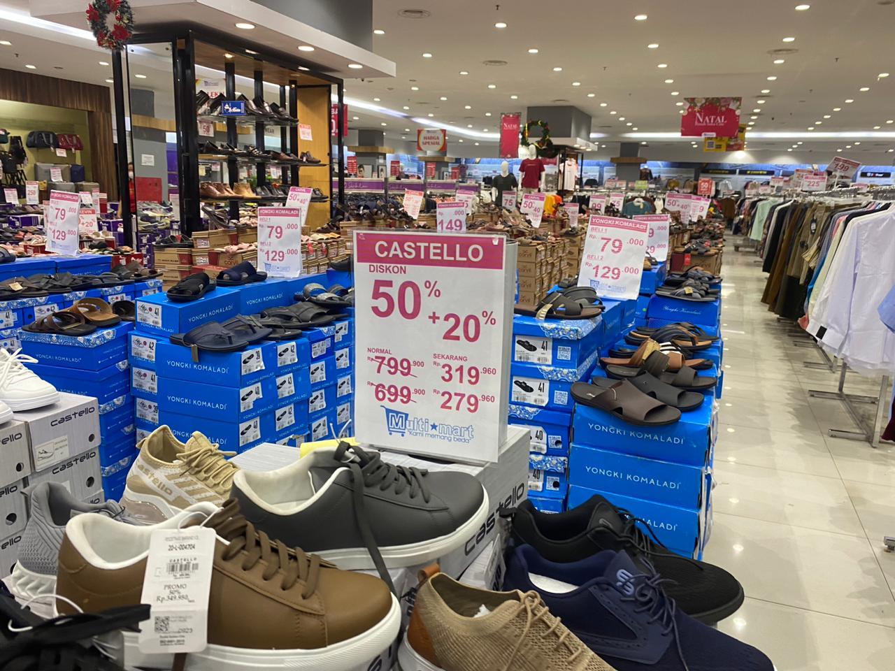 Warga Tomohon Sulawesi Utara Berburu Diskon Jelang Natal