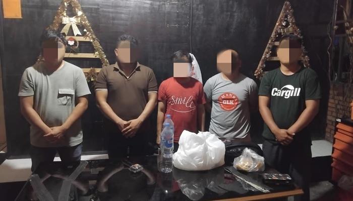 5-orang-yang-ditangkap-Polsek-Airmadidi-Polres-Minut-di-Desa-Kolongan-Kalawat-Minut-Sulut.jpg