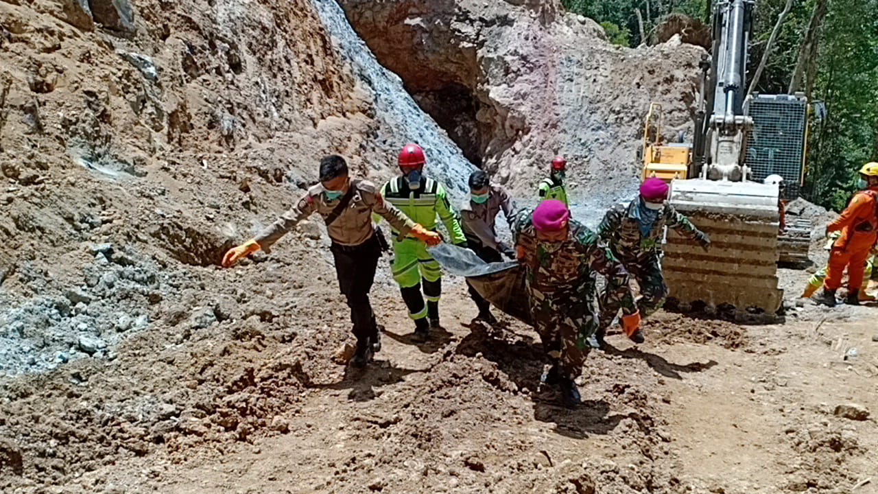 9-kantong-jenazah-korban-longsor-tambang-bakan-berhasil-dievakuasi.jpg