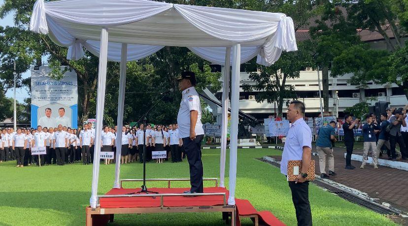APEL-Gubernur-Sulawesi-Utara-Yulius-Selvanus-melaksanakan-apel.jpg