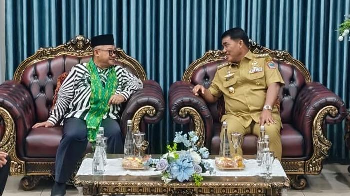 Breaking News, Mendikdasmen Abdul Mu’ti Tiba di Sulut Disambut Gubernur YSK