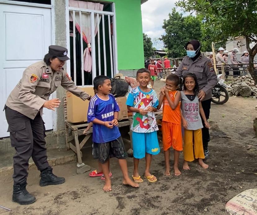 Polres Bitung Sulawesi Utara Beri Trauma Healing ke Anak-Anak di Lokasi Eksekusi Lahan