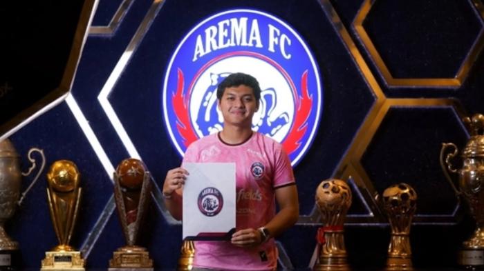 Adi-Satryo-resmi-bergabung-dengan-Arema-FC.jpg