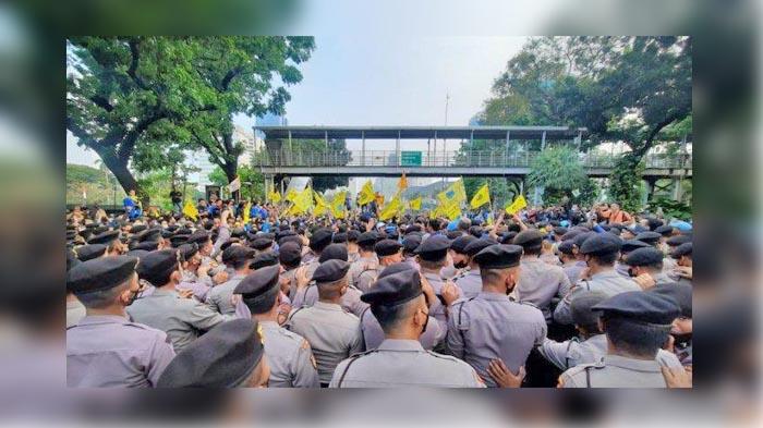 Aksi-demo-menolak-kenaikan-Bahan-Bakar-Minyak-BBM-387548.jpg