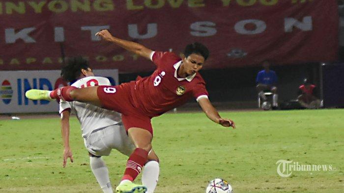Aksi-pemain-Timnas-U-20-Indonesia-Hokky-Caraka-saat-menghadapi-Vietnam.jpg
