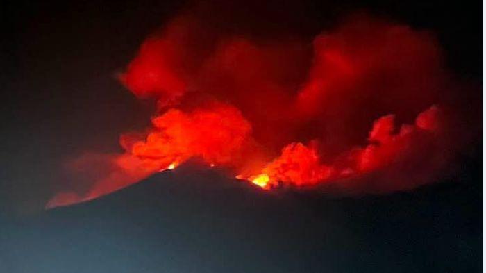 Meski Semburkan Material Pijar, Gunung Karangetang Belum Naik Status, Masih Waspada Level II - Tribunmanado.co.id