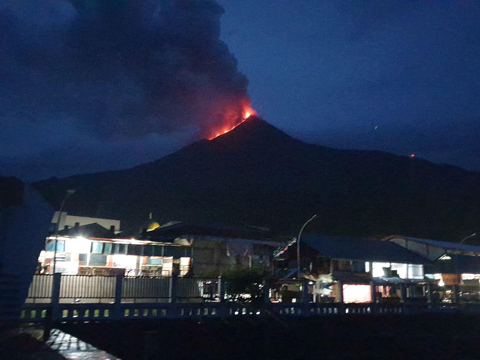 Status Gunung Api Karangetang di Sitaro Sulawesi Utara Meningkat Jadi Level III Siaga