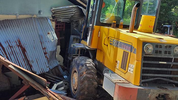 Alat-berat-tabrak-rumah-warga-di-Kecamatan-Bunaken-Kota-Manado-Jumat-1-Maret-2024.jpg
