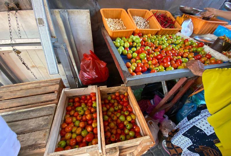 Harga Tomat di Pasar Pinasungkulan Karombasan Manado Naik Rp 40 Ribu Perkilo