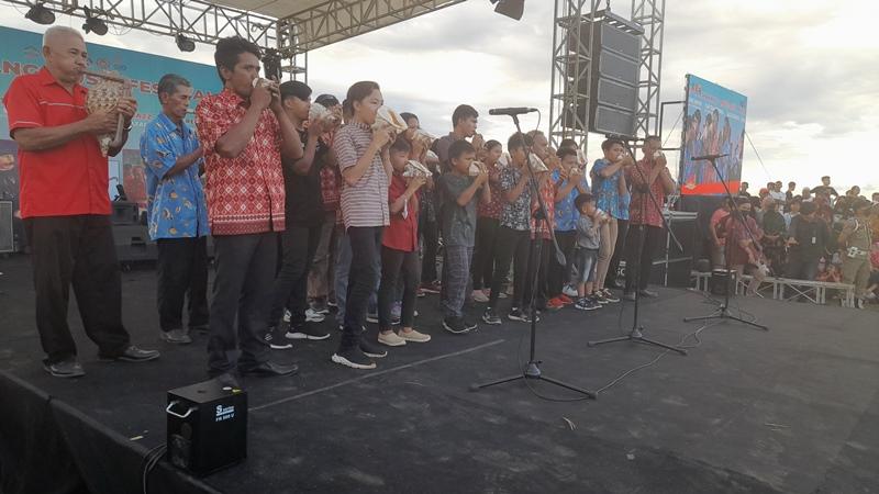 Anak-usia-4-tahun-jadi-pusat-perhatian-dalam-penampilan-musik-Bia.jpg