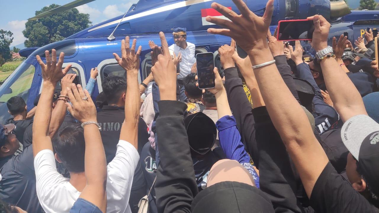 Anies-Baswedan-meninggalkan-gfjjghj.jpg