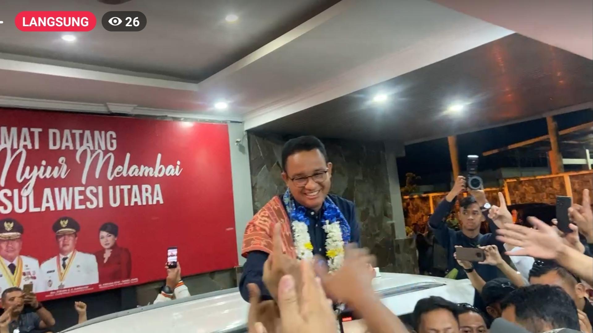 Anies-Baswedan-saat-tiba-di-Bandar-Udara-Sam-Ratulangi.jpg