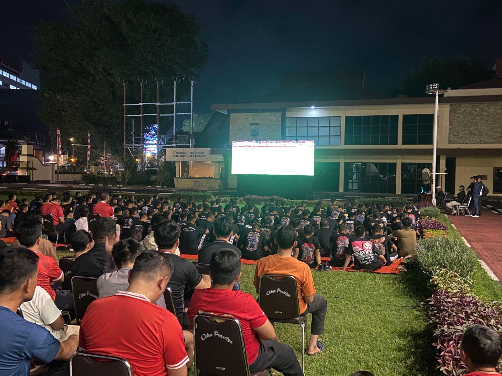 Menengok Keseruan Nobar Indonesia vs Australia Semalam di Polda Sulawesi Utara