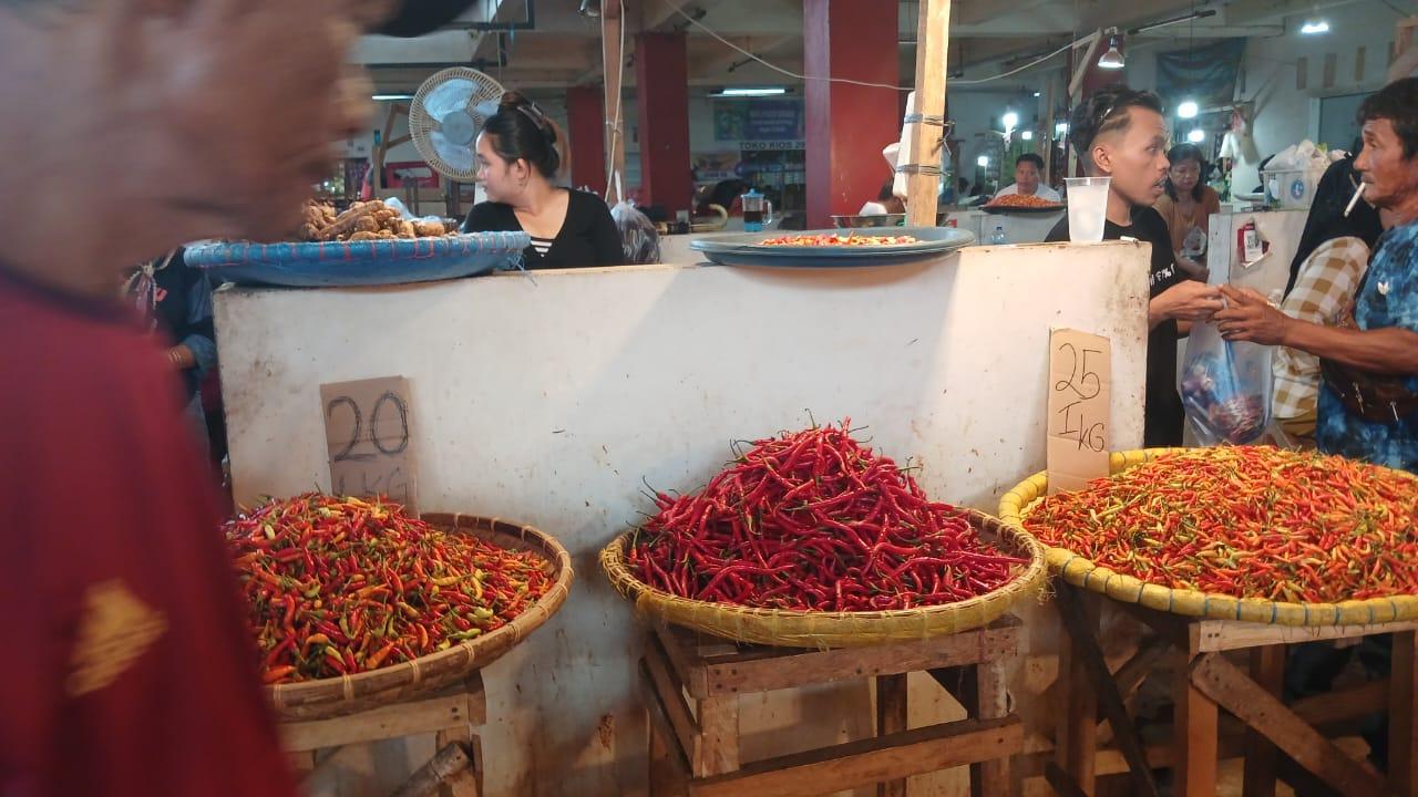 BAHAN-POKOK-Cabai-yang-dijual-di-Pasar-Bersehati-Manado.jpg