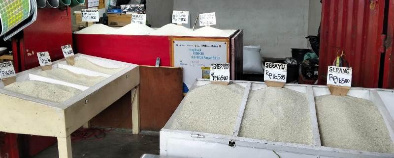 BERAS-Harga-beras-di-Pasar-Bersehati-Manado-Sulawesi-Utara-Sabtu-1972025-0.jpg