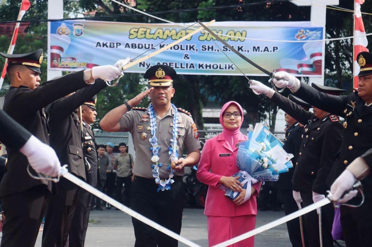 AKBP Rully Robinson Polii Resmi Disambut di Polres Sangihe, AKBP Abdul Kholik Dilepas dengan Haru - Tribunmanado.co.id