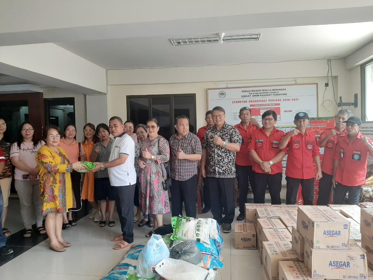 Jemaat GMIM Wilayah Bitung 13 Bantu Korban Longsor dan Banjir Manado