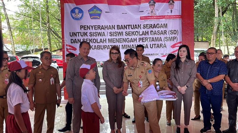 Bupati Minut Joune Ganda Beri Bantuan Seragam Sekolah SD dan SMP, Ini Nilai Anggarannya