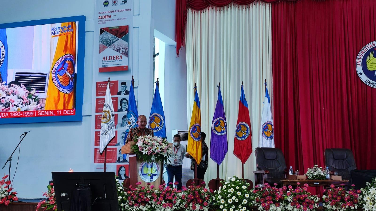 Anggota VI BPK RI DR Pius Lustrilanang Isi Kuliah Umum dan Bedah Buku Aldera di Unima Tondano