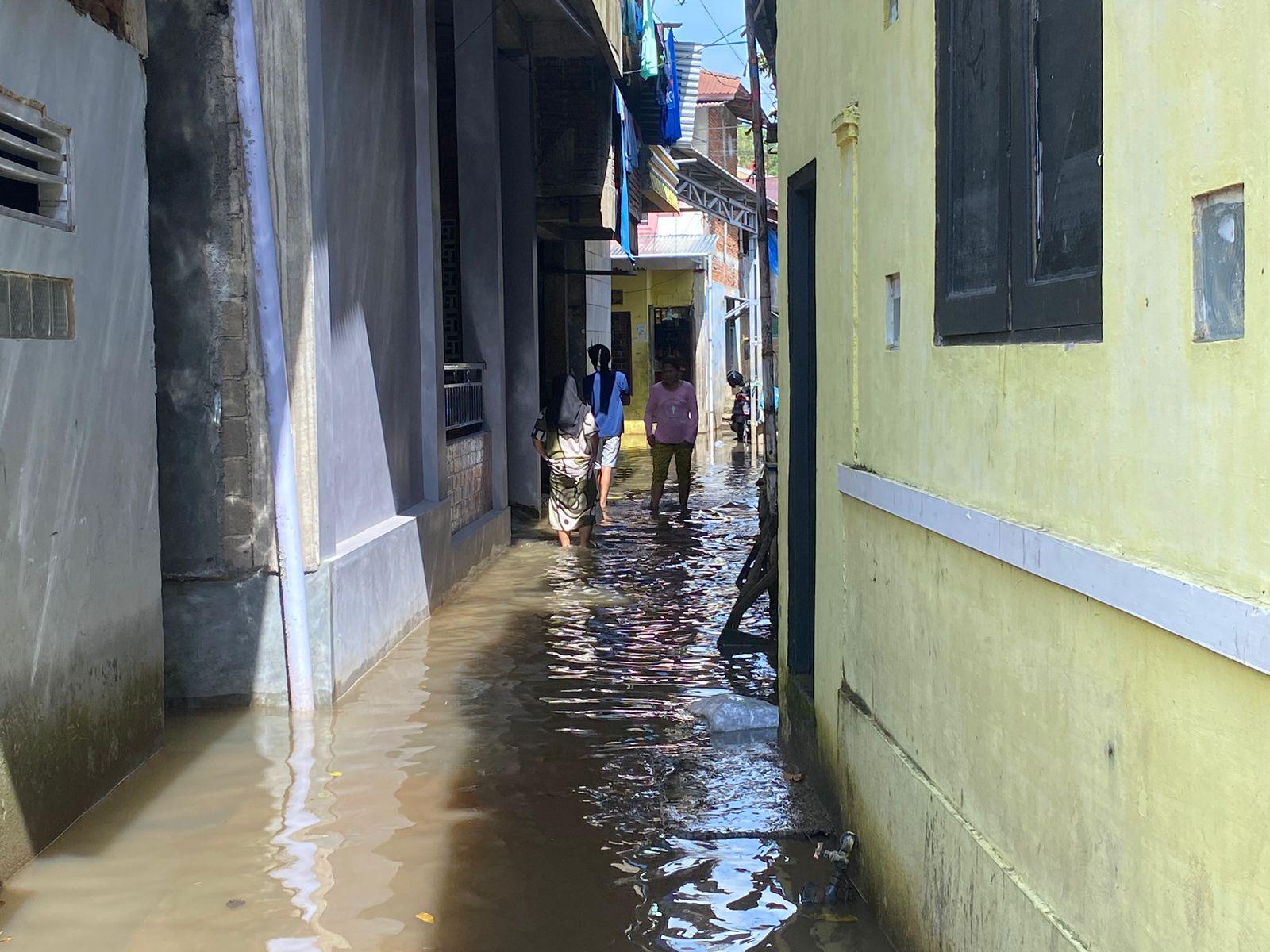 Banjir-di-Kelurahan-Ternate-Tanjung-Kota-Manado-Sulawesi-Utarafgjfg.jpg