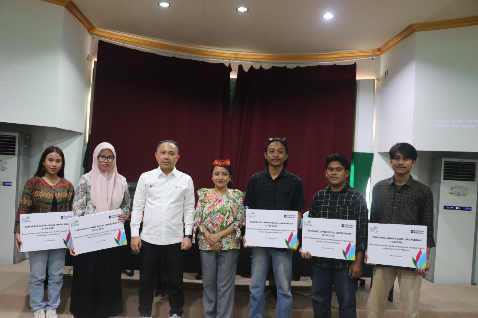 PLN Serahkan Bantuan Beasiswa untuk Mahasiswa Universitas Sintuwu Maroso