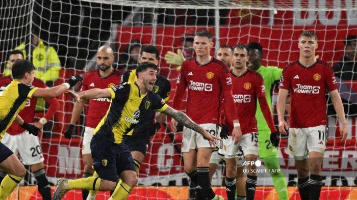Bek-Bournemouth-asal-Argentina-25-Marcos-Senesi-tengah-merayakan-setelah-mencetak-gol.jpg